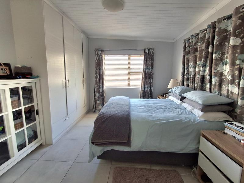 3 Bedroom Property for Sale in Britannia Bay Western Cape